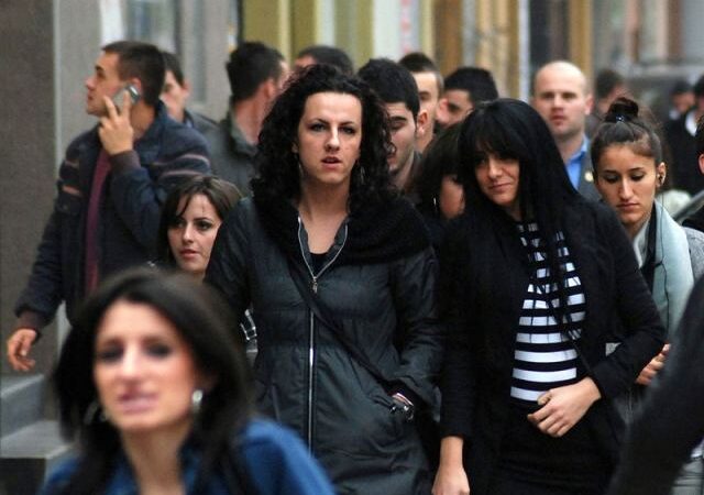 Censusi, Dibra me më shumë meshkuj, Tirana ka më shumë femra