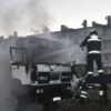 Merr flakë autoboti në Fier, rrezikohet pika e karburantit