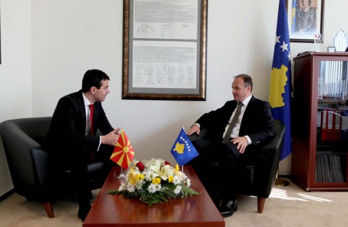 Kosova dhe Maqedonia nënshkruajnë marrëveshjen për pikën kufitare