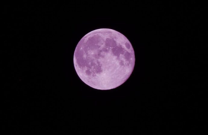 Edi Rama: Hëna merr ngjyrën e Rilindjes