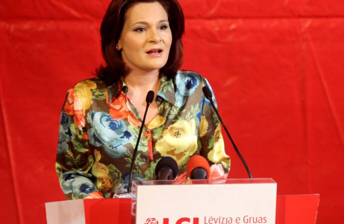 Monika Kryemadhi siguron mandatin e saj në Lezhë