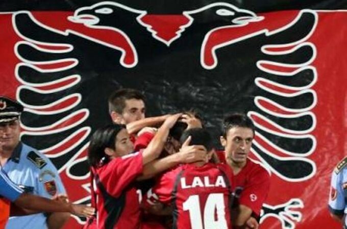Rekord kuqezi, Shqipëria e 38-ta në FIFA