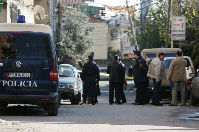 Tiranë, vritet me 6 plumba pronari i një autoshkolle