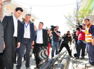 Nis zhvendosja e linjave të tensionit, devijon trafiku në bulevard