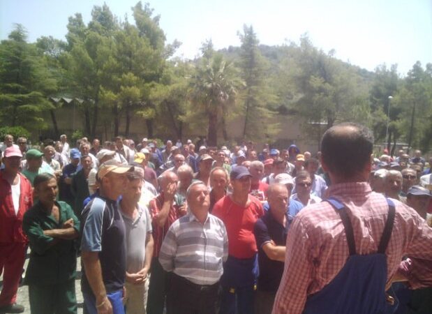 Fier, vijojnë protestat e punonjësve të ARMO-s