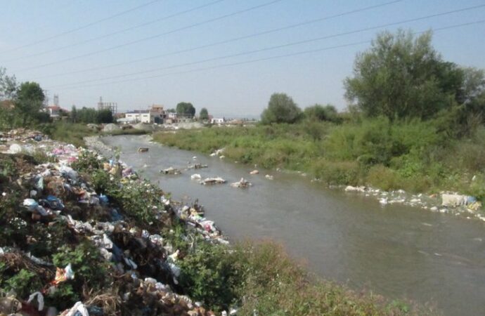 Bashkia hap tenderin për lumin e Tiranës