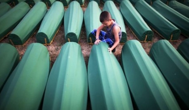 Rivarrosen 400 viktima të masakrës së Srebrenicës