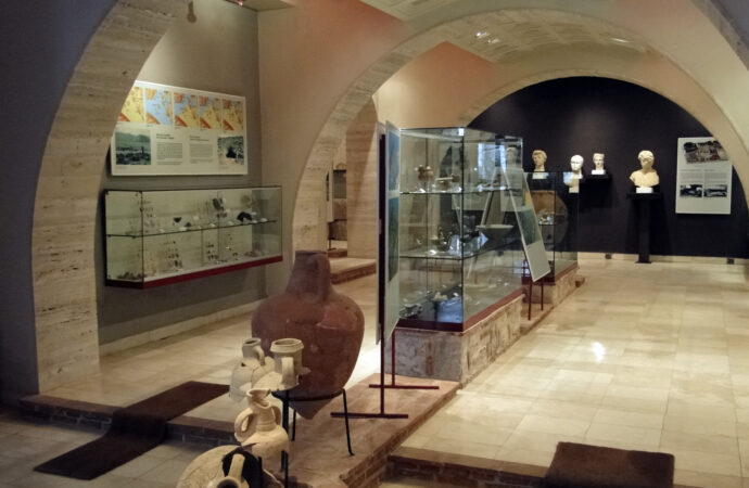 Tiranë: Muzeu Arkeologjik, në syrin e turistëve