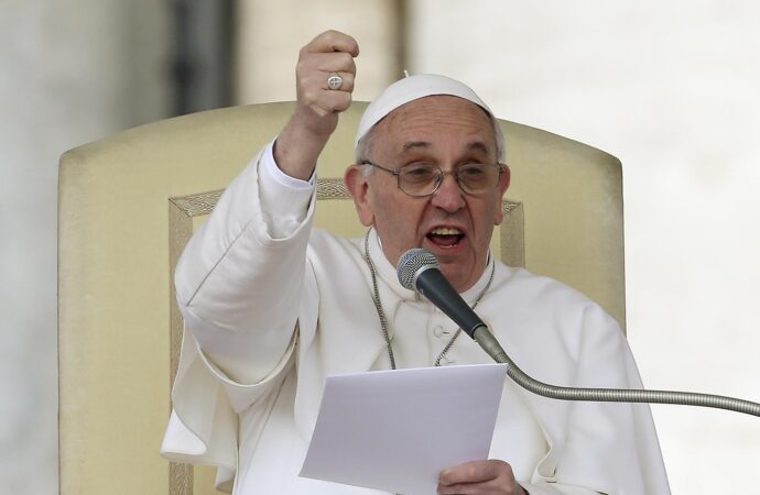 Vatikan, Papa heq dënimin me burgim të përjetshëm