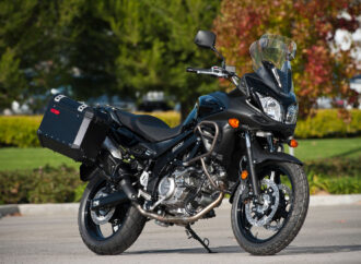 Tiranë, katër persona i grabisin me dhumë motorin një të riu