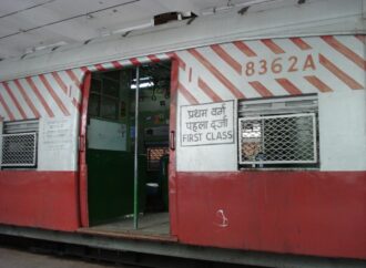 Indi, treni shtyp një grup peligrinësh, turma vret shoferin