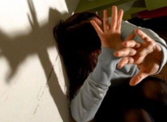 Invalidja denoncon babain dhe vëllain për dhunë