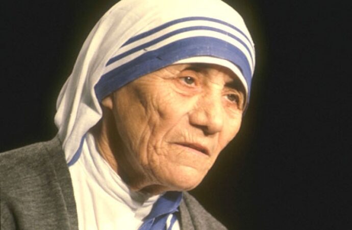 Përkujtohet 103 vjetori i lindjes së Nënë Terezës