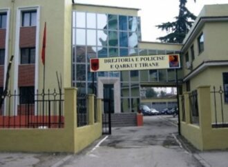 Bashkëshorti denoncon gruan për dhunë