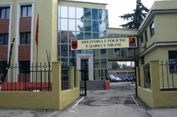 Bashkëshorti denoncon gruan për dhunë