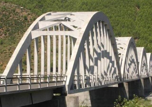 Burrel, ‘’Ura e Zogut‘’ shitet për skrap