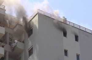 Tiranë, digjet banesa, banorët me pushime