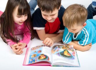 Fëmijët në Hollandë fillojnë shkollën në moshën 2.5 vjeçare