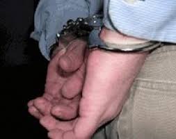 Vodhën depozitën e naftës për skrap, dy persona në pranga