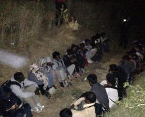 Gjirokastër, policia shpëton 4 klandestinë nga mbytja në lumë