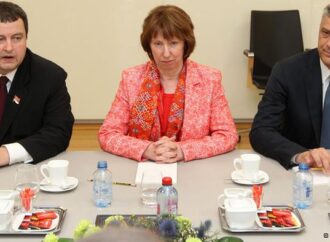 Pezullohet përkohësisht zbatimi i marrëveshjes Kosovë-Serbi