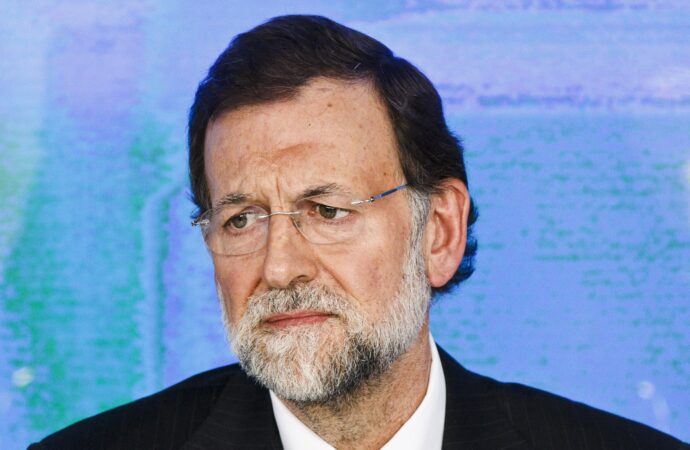Rajoy llogari para parlamentit për korrupsion
