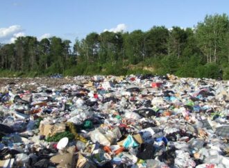 Plehrat e Sharrës ndotin lumin Erzen