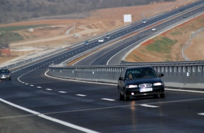 Në dhjetor përfundon autostrada Prishtinë-Shkup