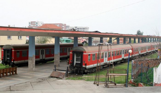 Stacioni i trenit zhvendoset në Vorë