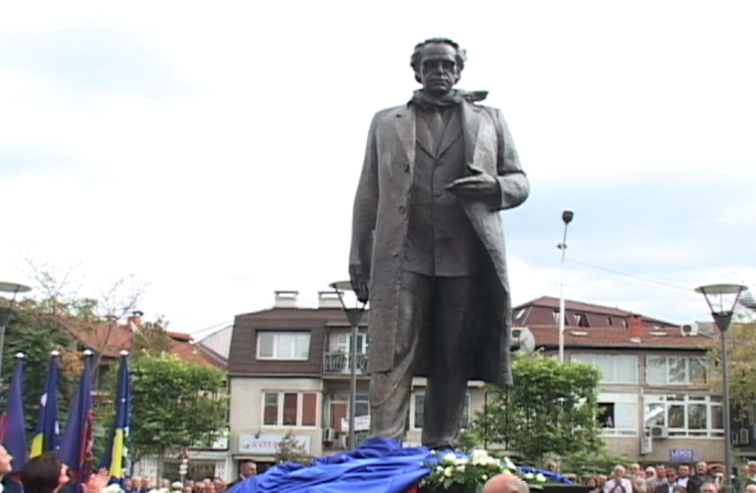 Përurohet  shtatorja e ish-presidentit Rugova