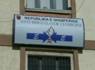 ERE pezullon tenderin e 90 milion eurove për dritat