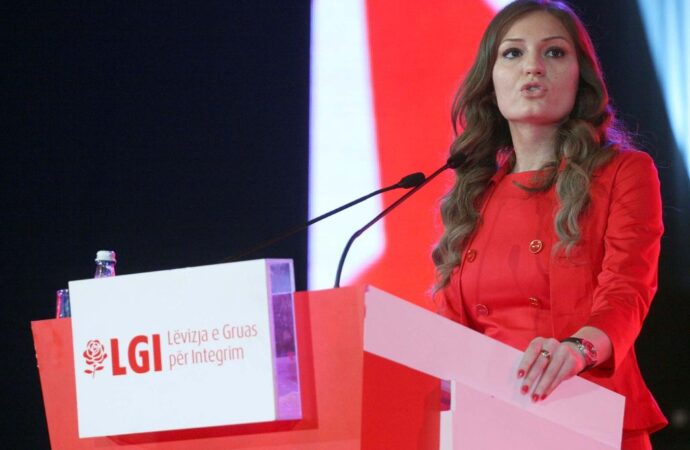 Martohet ministrja e re Klajda Gjosha