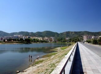 Tkurret Parku i Liqenit