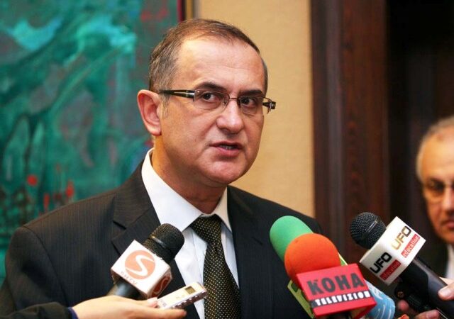 Petrir Vasili zgjidhet kryetar i grupit parlamentar i LSI