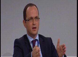 Bushati takon ambasadorin Gjerman