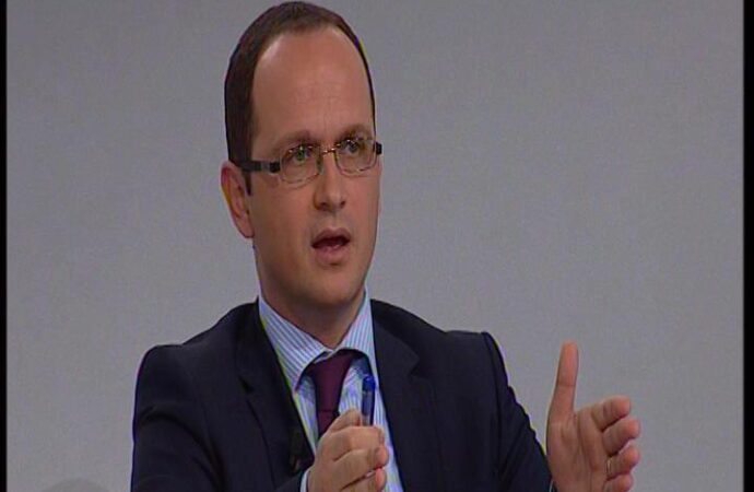 Bushati takon ambasadorin Gjerman