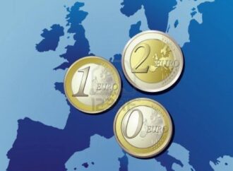 Euro shënon një suficit prej 18,2 miliardë eurosh
