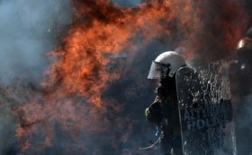 Athinë, sulmohet me bombë zyra e taksave