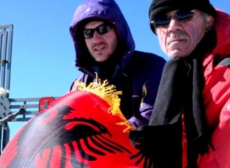 Flamuri shqiptarë në majën më të lartë të Zvicrës