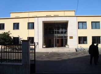 Tiranë, shpërthen makina e shefit të krimeve të Komisariatit nr.1