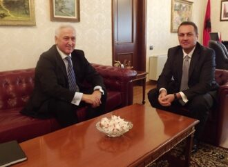 Nasip Naço takon kryeprokurorin Llalla