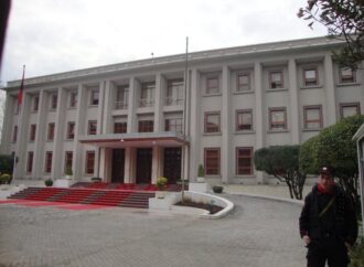 Presidenti Nishani takon Edi Ramën