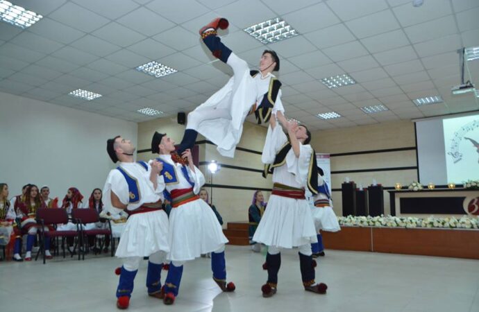 Zhvillohet konkursi “Të kërcejmë mes valleve dhe melodive popullore shqiptare”, bëhen bashkë ansamblet e të rinjve