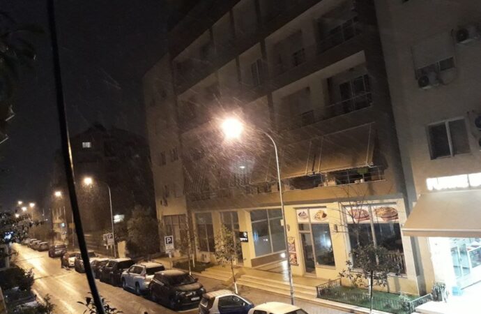 Bora e parë në Tiranë