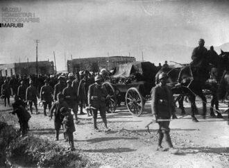 Publikohet fotoja e rrallë e funeralit të Ismail Qemalit