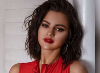 Selena Gomez zë vendin e parë në Billboard Hot 100