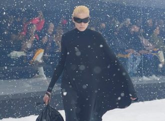 Balenciaga ia ka kushtuar sfilatën e saj të modës “pa frikë, rezistencë” në mbështetje Ukrainës