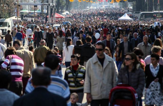 Popullsia e Shqipërisë tkurret me 2.7 milionë banorë në vitin 2021