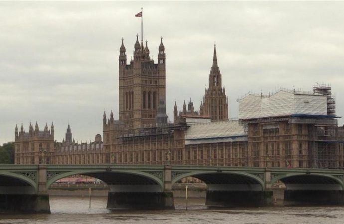Britania rrit sanksionet kundër Rusisë, hiqen të gjitha tarifat për importet nga Ukraina