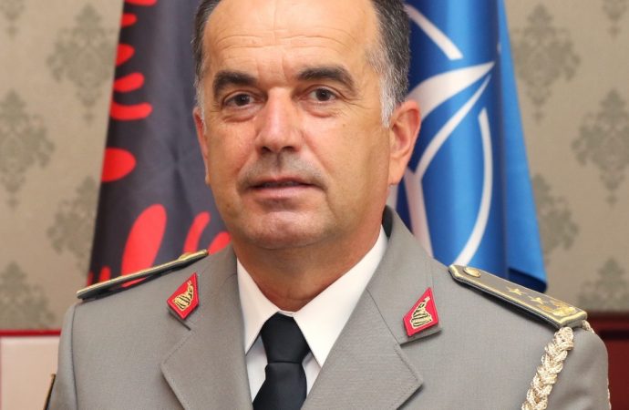 Ish-gjenerali Bajram Begaj zgjidhet President i Shqipërisë